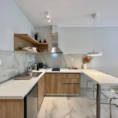 Kono & Διαμέρισμα